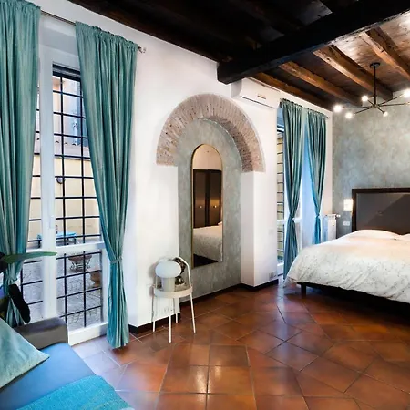 Quiet Trevi Fountain With Patio And Backyard * Rome