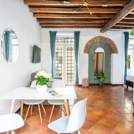 Daire Quiet Trevi Fountain Courtyard & Patio Roma