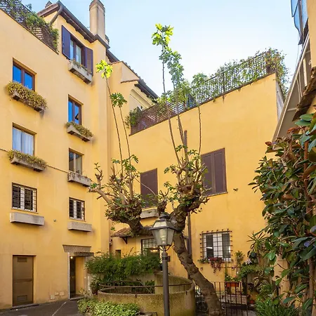 Daire Quiet Trevi Fountain Courtyard & Patio