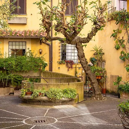 Daire Quiet Trevi Fountain Courtyard & Patio Roma