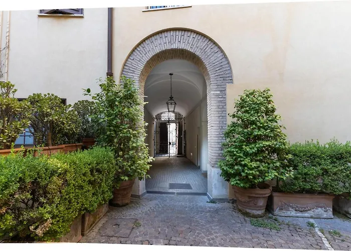 アパート Quiet Trevi Fountain Courtyard & Patio ローマ