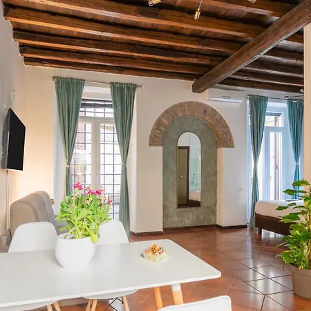 Quiet Trevi Fountain With Patio And Backyard 公寓 罗马